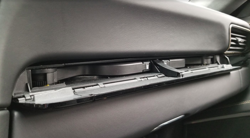 Illustration for article titled The Needlessly Complicated Cupholders in the Porsche 911 Are Awesome